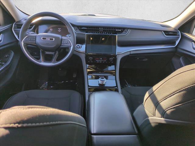 Used 2023 Jeep Grand Cherokee Laredo RWD image 18