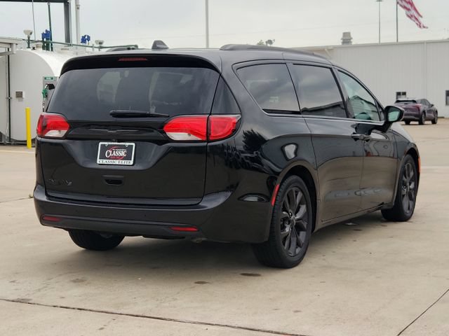 Used 2020 Chrysler Pacifica Touring-L w/ S Appearance Package FWD image 5