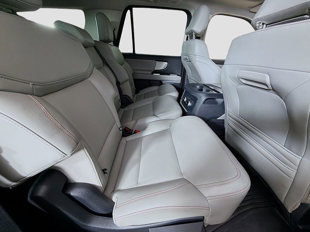 Used 2025 Ford Expedition Active image 26