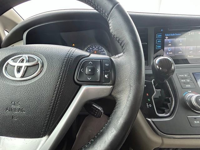 Used 2016 Toyota Sienna XLE image 16