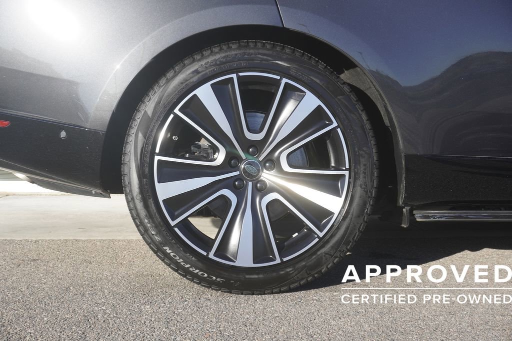 Used 2025 Land Rover Range Rover Long Wheelbase SE image 34