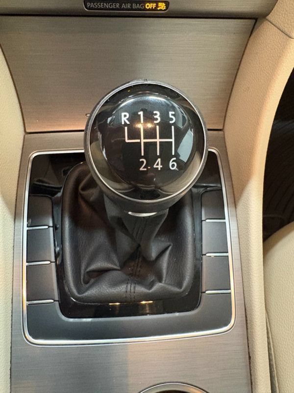 Used 2015 Volkswagen Passat TDI SE FWD image 1