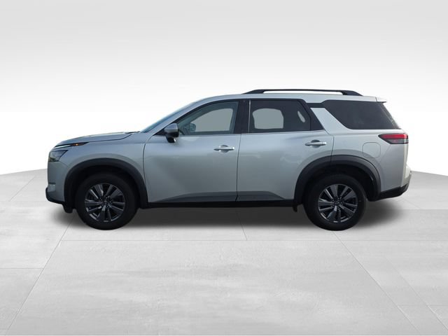 Used 2024 Nissan Pathfinder SV AWD/4WD image 2