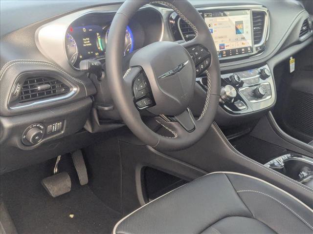 New 2026 Chrysler Pacifica Limited w/ S Appearance Package image 3