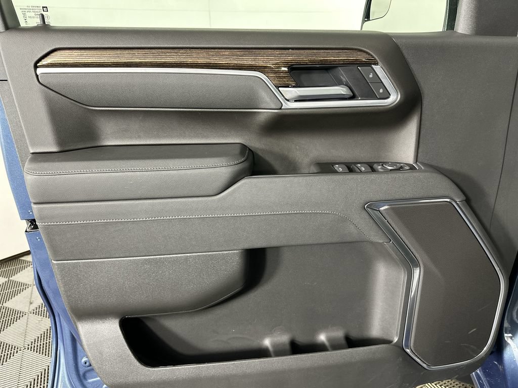New 2026 GMC Sierra 1500 Elevation w/ LPO, Elevation Black Package AWD/4WD image 23