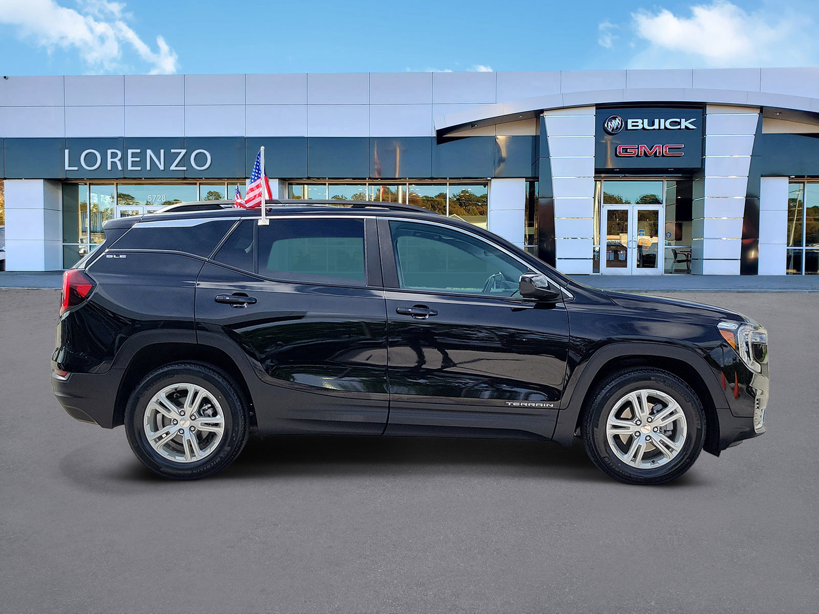 Used 2023 GMC Terrain SLE w/ Driver Convenience Package FWD image 4