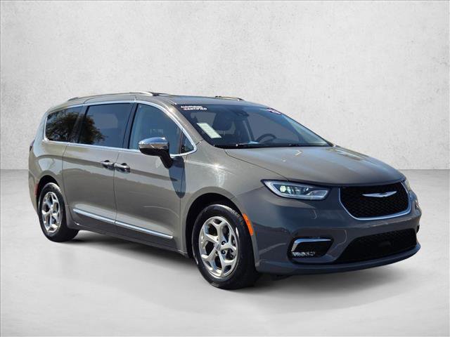 Used 2023 Chrysler Pacifica Limited image 3