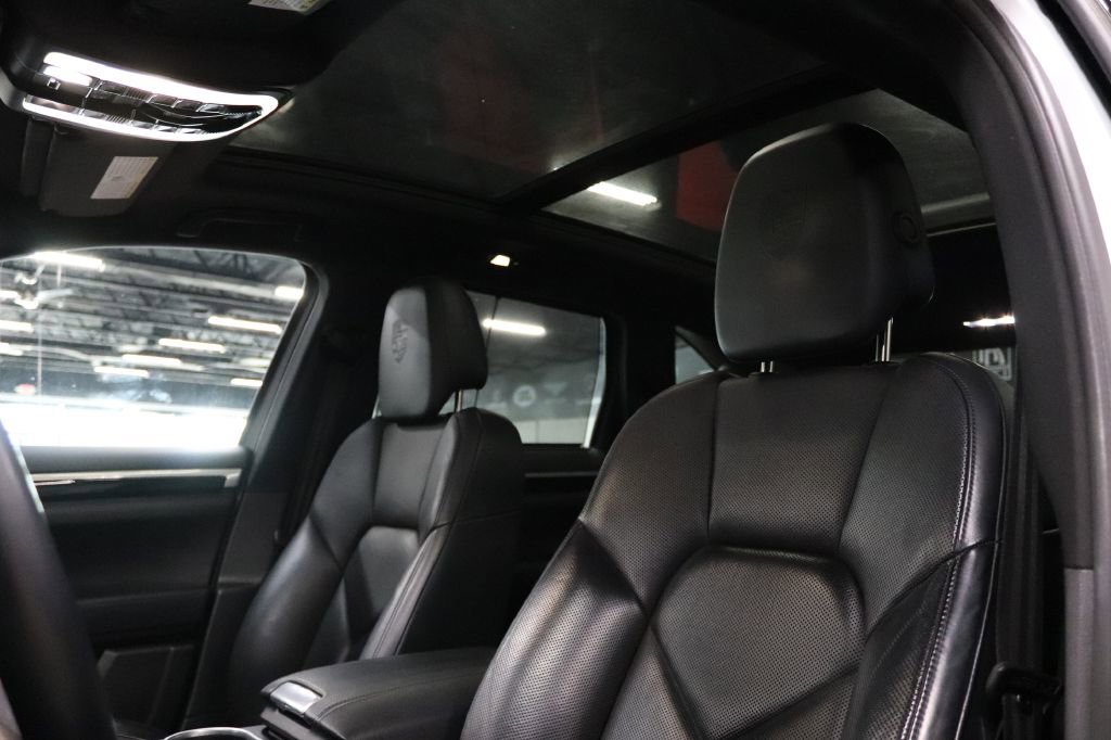 Used 2017 Porsche Cayenne S Platinum image 11