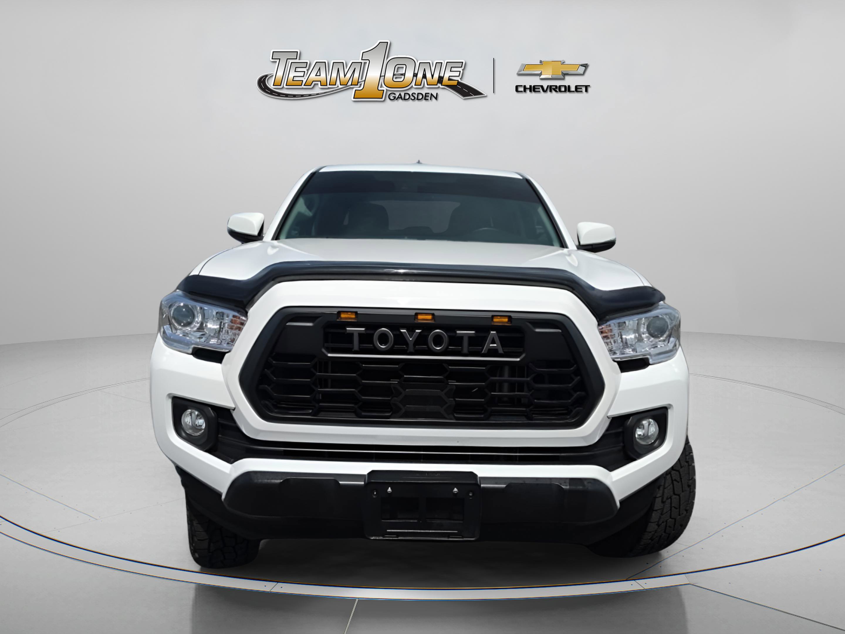 Used 2022 Toyota Tacoma SR5 w/ Technology Package RWD image 2