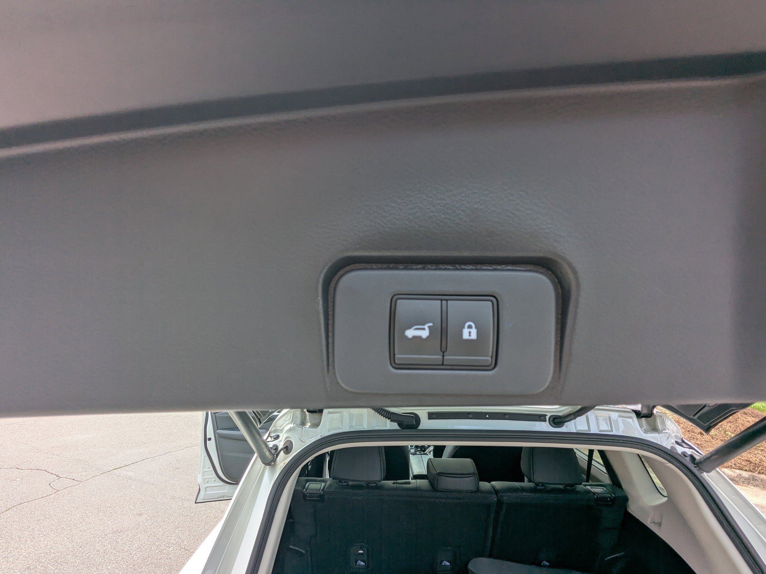 Used 2023 Nissan Rogue SL w/ SL Premium Package image 17