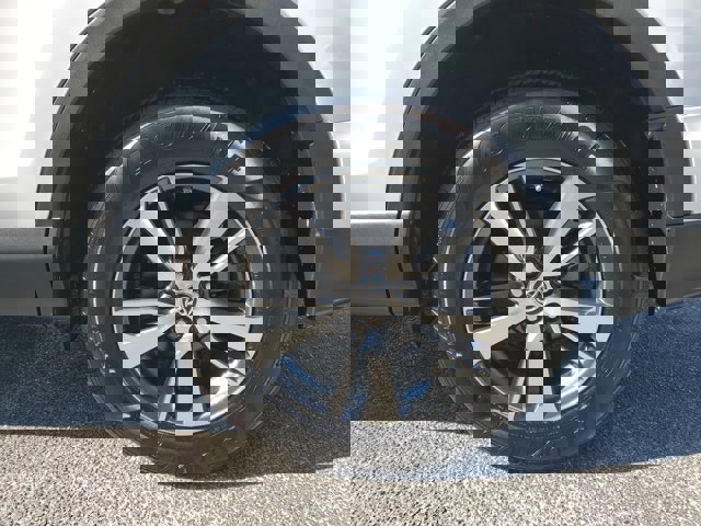 Used 2018 Toyota RAV4 XLE image 6