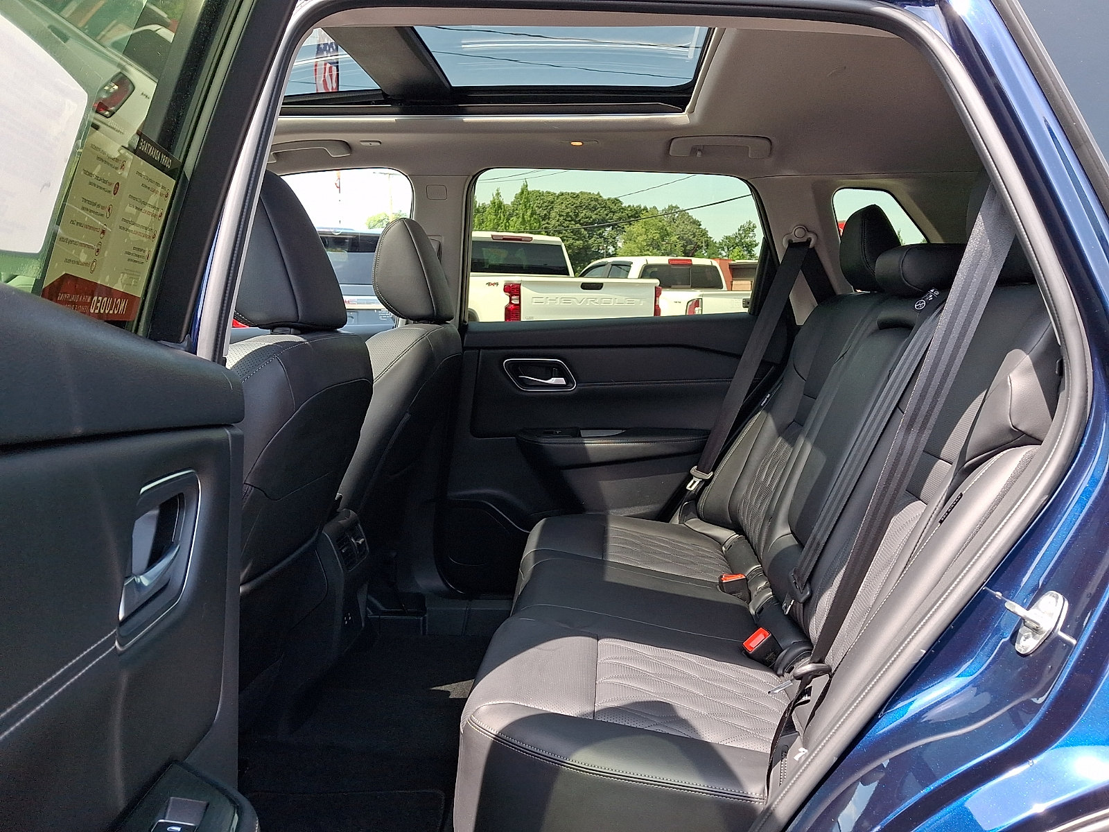 Used 2024 Nissan Rogue Platinum AWD/4WD image 11