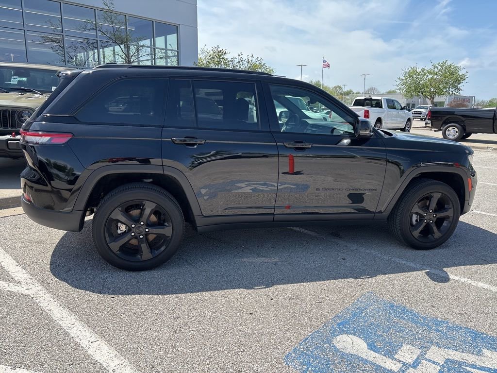 New 2025 Jeep Grand Cherokee Altitude AWD/4WD image 30