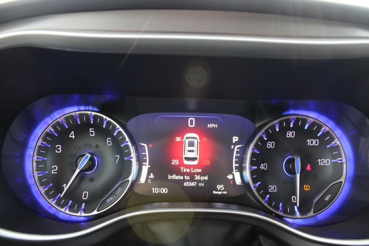 Used 2024 Chrysler Pacifica Touring-L FWD image 11