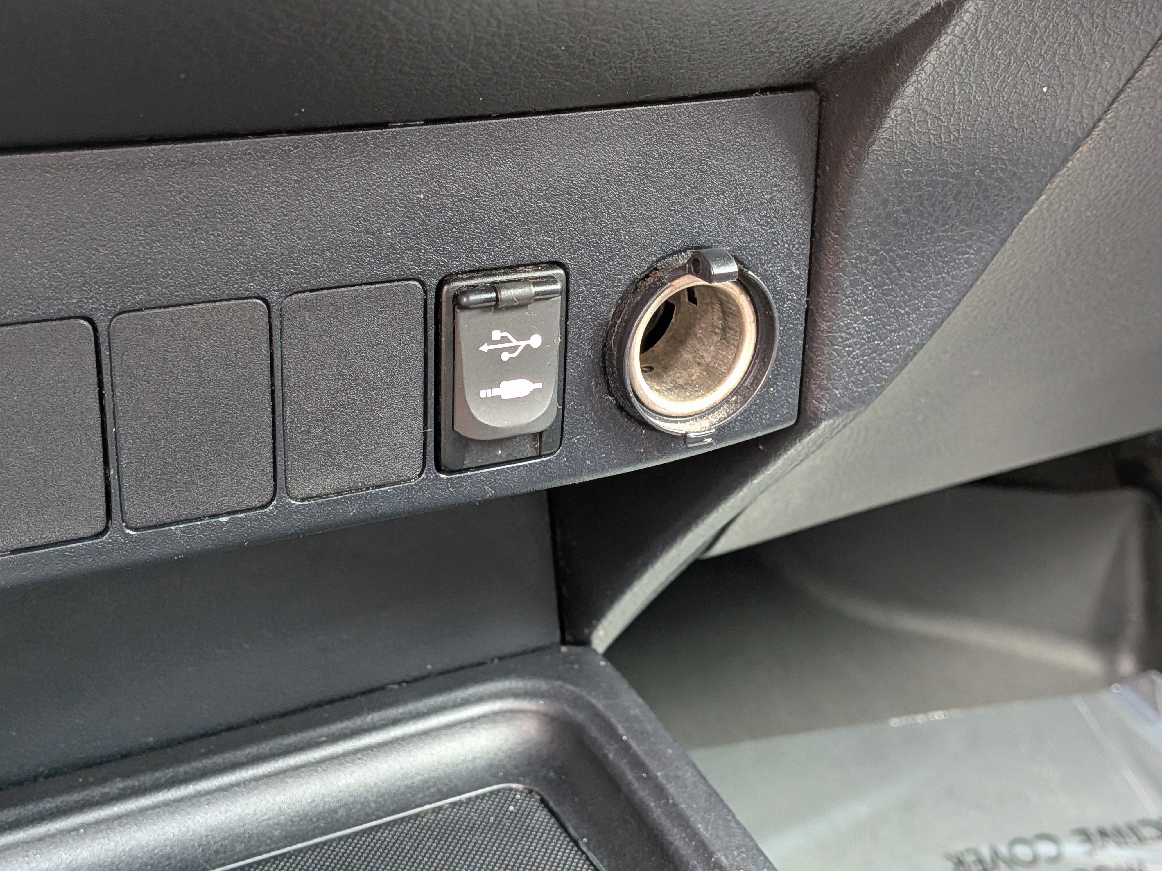 Used 2013 Toyota RAV4 XLE image 29