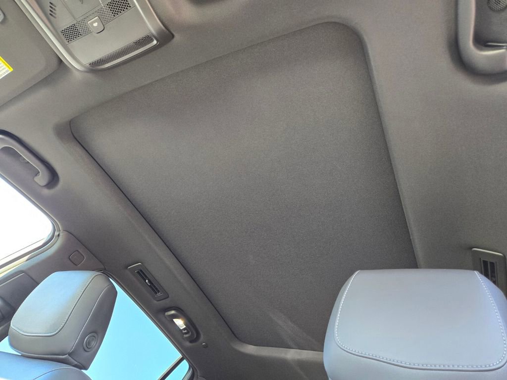 Used 2025 Cadillac XT6 Premium Luxury image 12