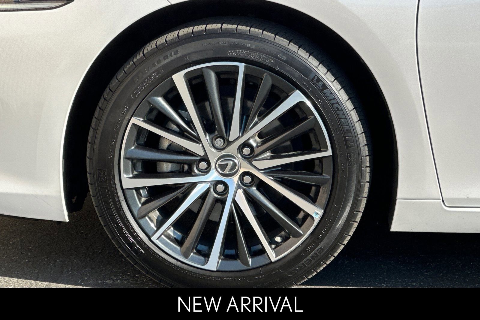 Certified 2024 Lexus ES 350 w/ Premium Package image 29