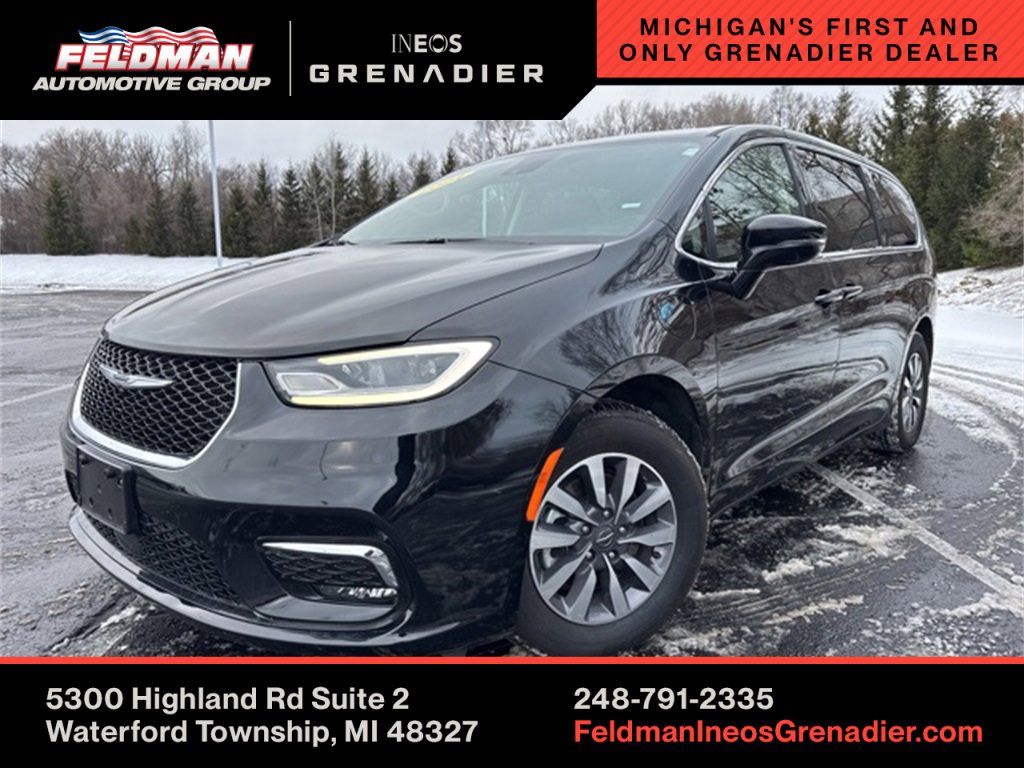 Used 2024 Chrysler Pacifica Select