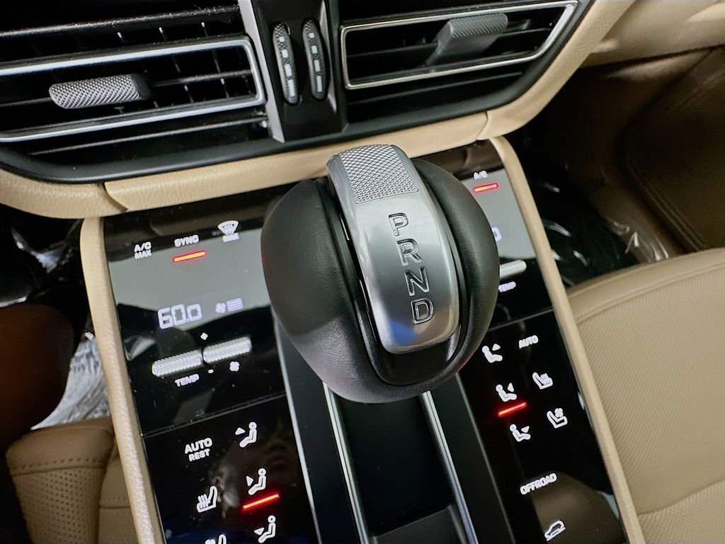 Used 2025 Porsche Macan image 19