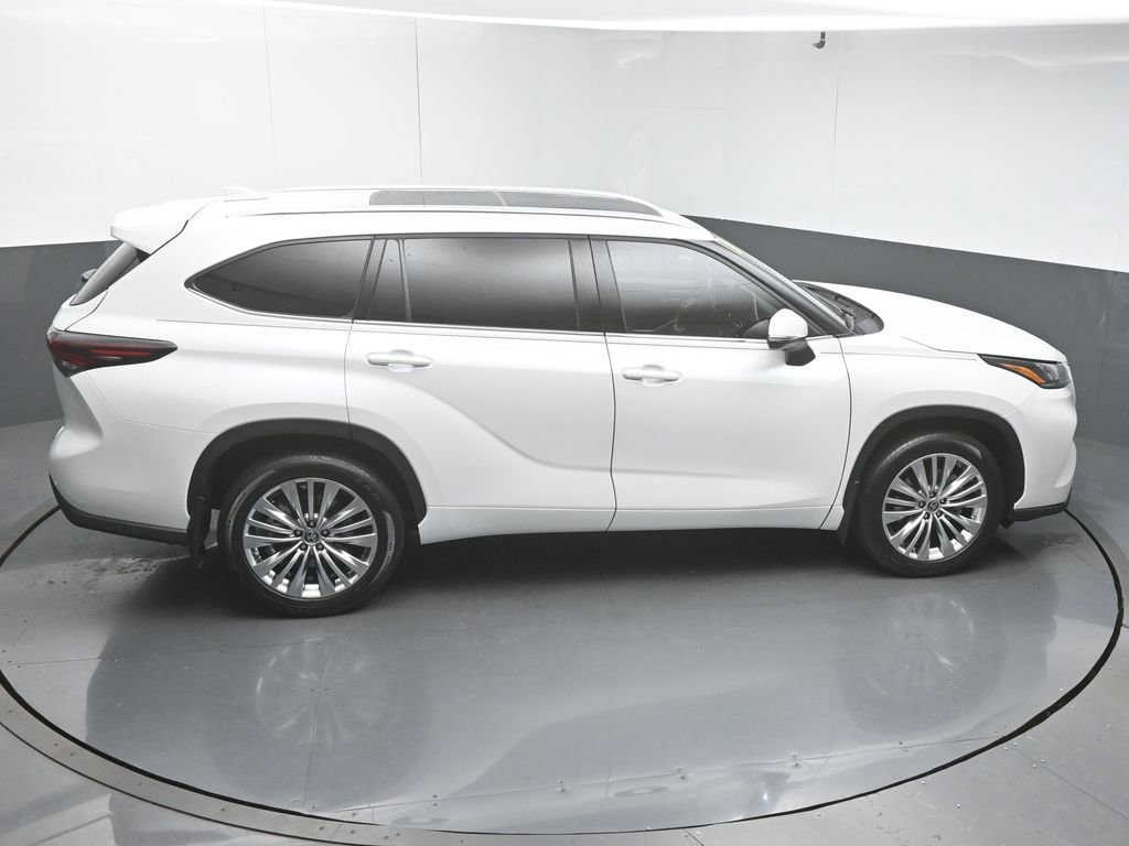 Used 2024 Toyota Highlander Platinum FWD image 49
