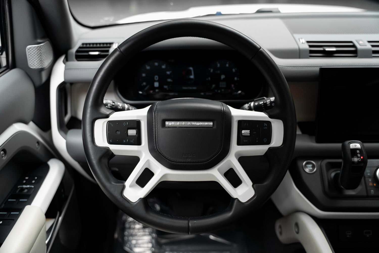 Used 2023 Land Rover Defender 130 First Edition image 44