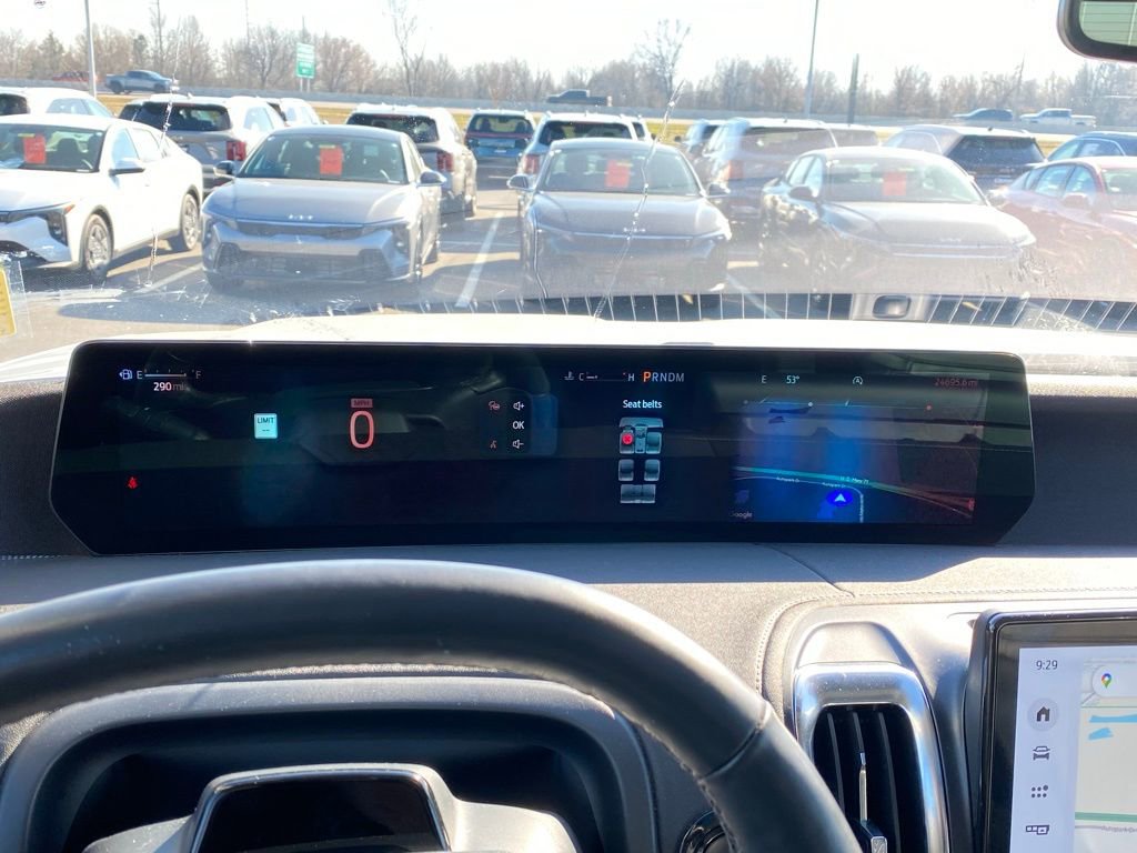 Used 2025 Ford Expedition Platinum image 12