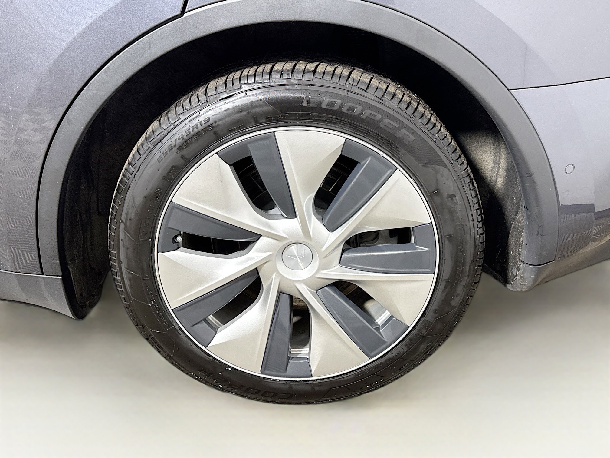 Used 2021 Tesla Model Y Long Range image 21