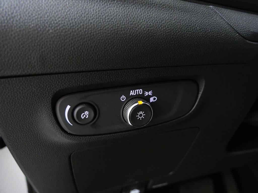 Used 2024 Buick Encore GX Avenir w/ Avenir Technology Package AWD/4WD image 21