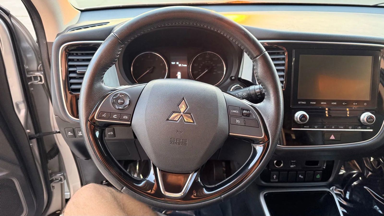 Used 2020 Mitsubishi Outlander SE image 12