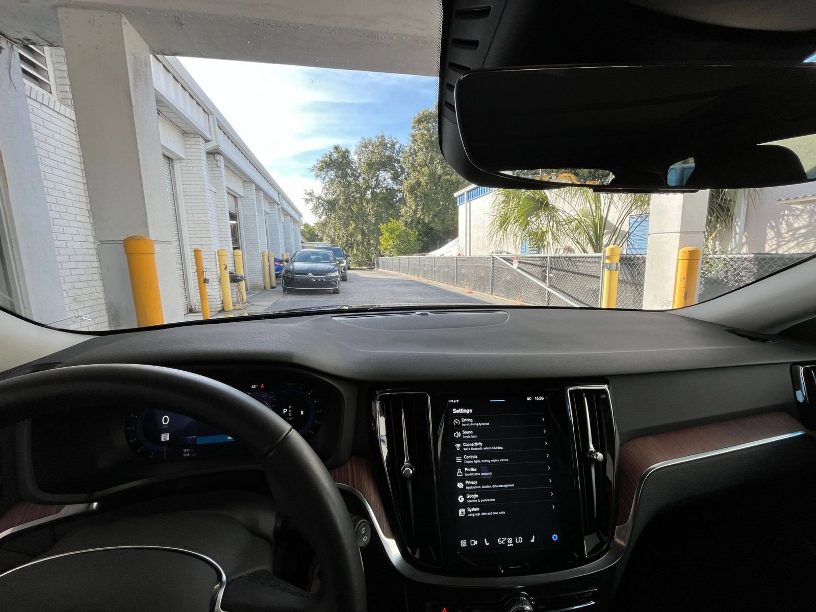 Used 2025 Volvo V60 B5 Cross Country Plus image 34