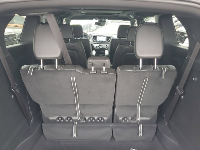 New 2026 Chrysler Pacifica Select w/ S Appearance Package FWD image 7
