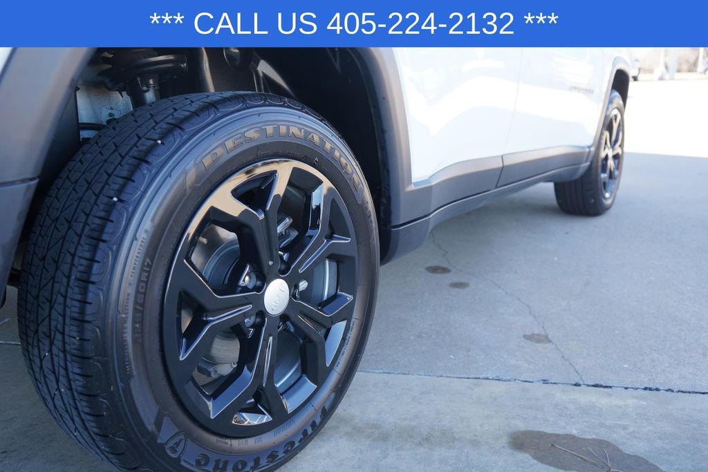 Used 2024 Jeep Compass Latitude image 10