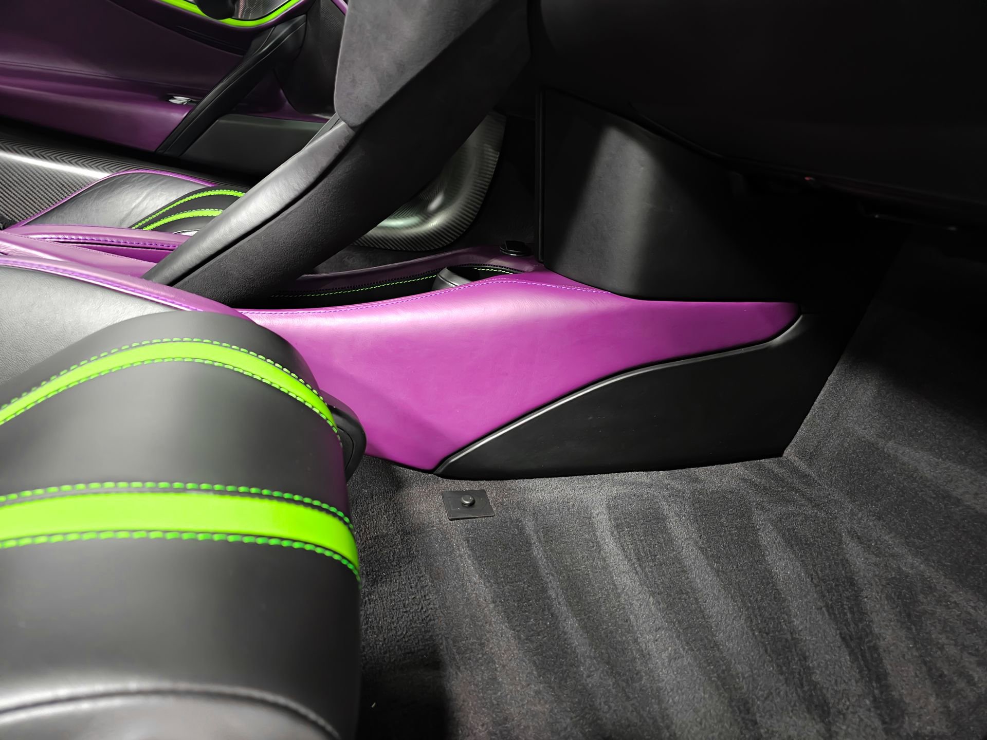 Used 2019 McLaren 720S RWD image 32