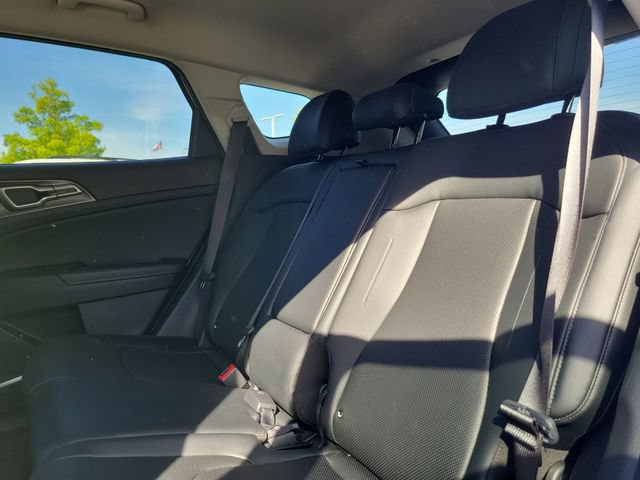 Certified 2025 Kia Sportage EX FWD image 8