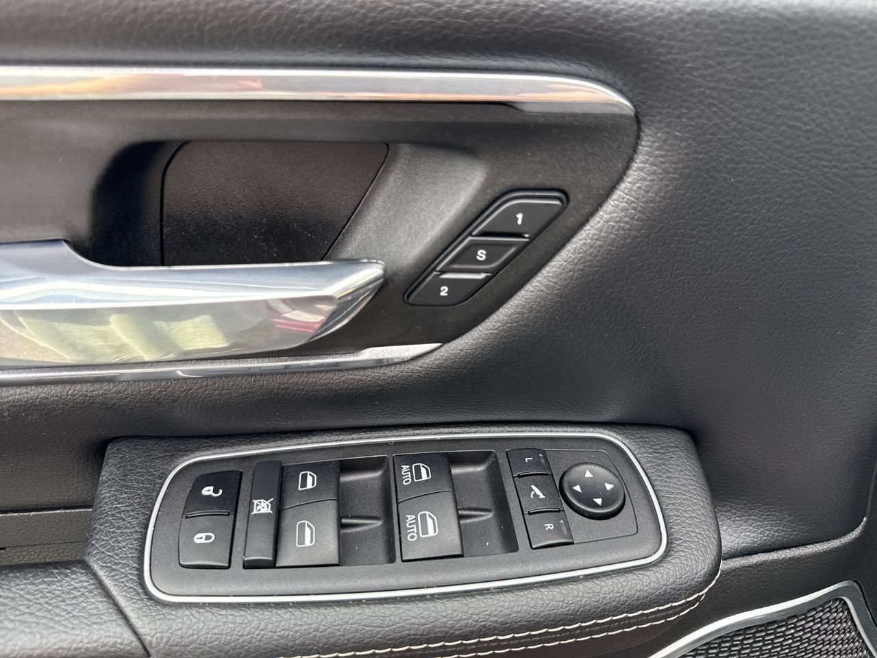 Used 2022 RAM 1500 Laramie AWD/4WD image 15