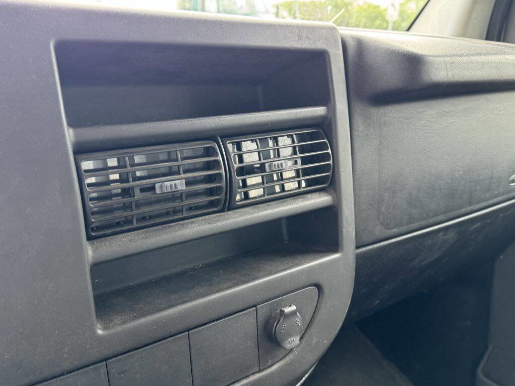 Used 2008 GMC Savana 3500 image 13