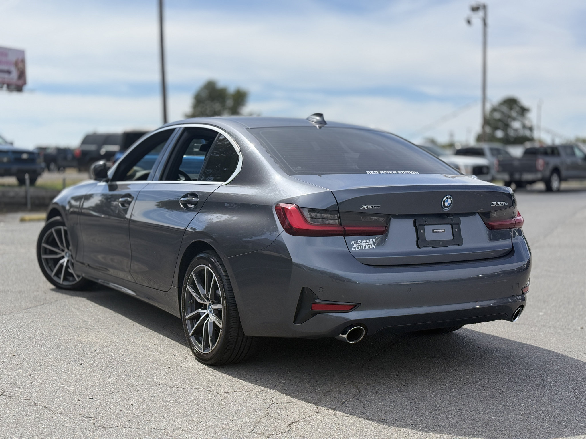 Used 2022 BMW 330e xDrive w/ Driving Assistance Package AWD/4WD image 24