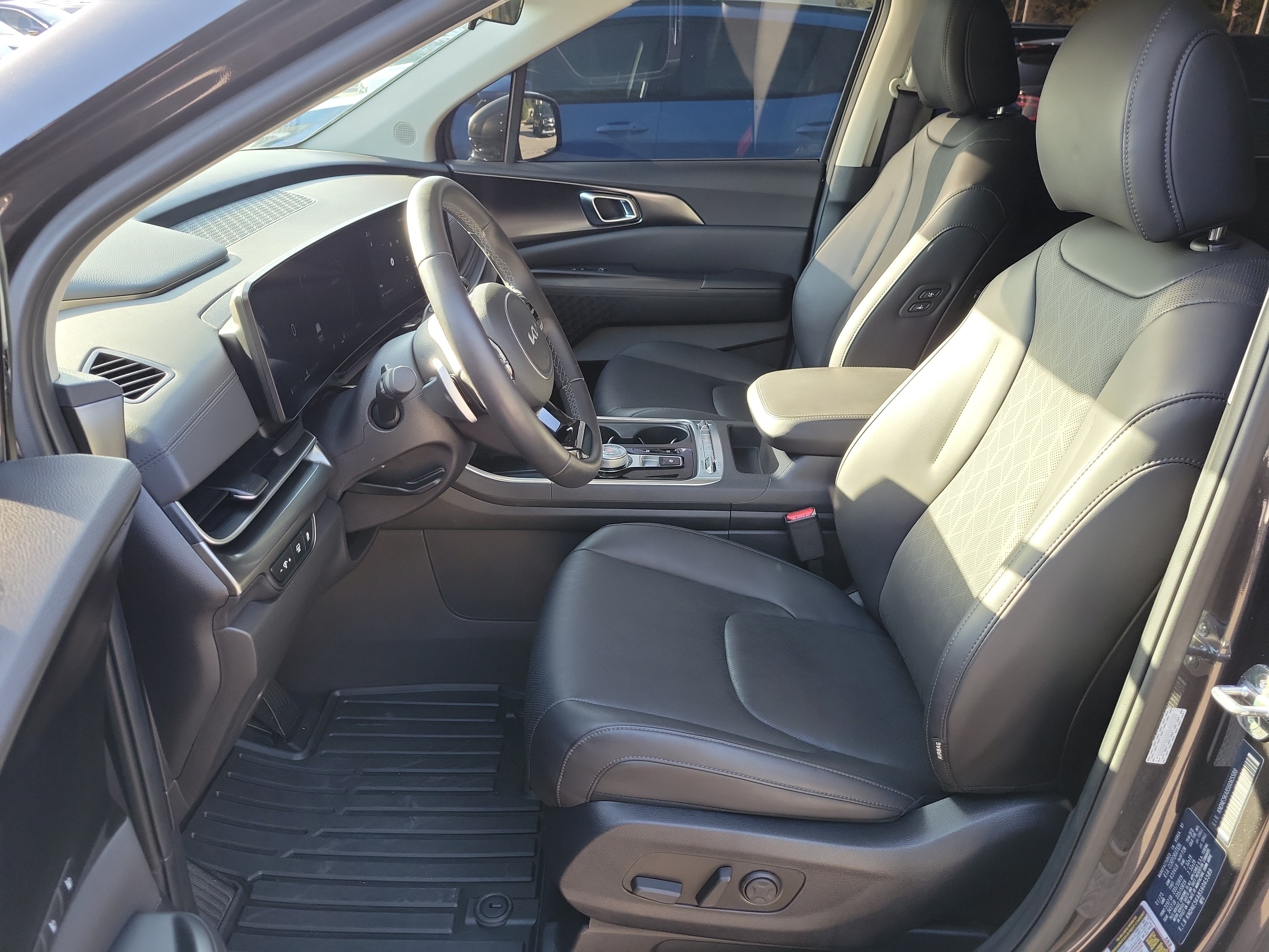Certified 2025 Kia Carnival SX w/ SX Dark Edition Package FWD image 21