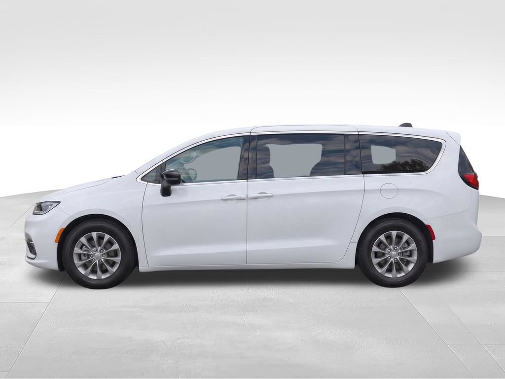 Used 2026 Chrysler Pacifica Limited FWD image 6