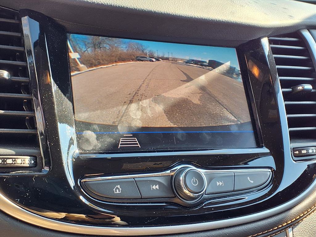 Used 2022 Chevrolet Trax LT w/ LT Convenience Package image 13