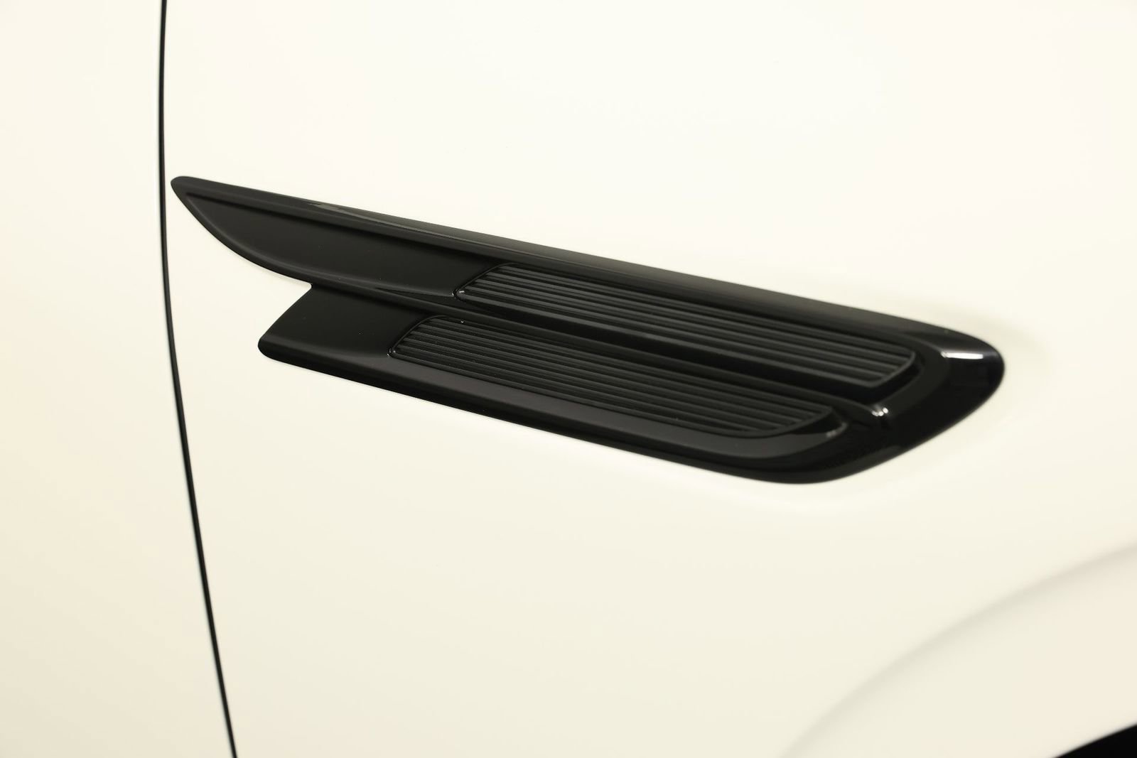 New 2025 Bentley Flying Spur Plug-In Hybrid image 16