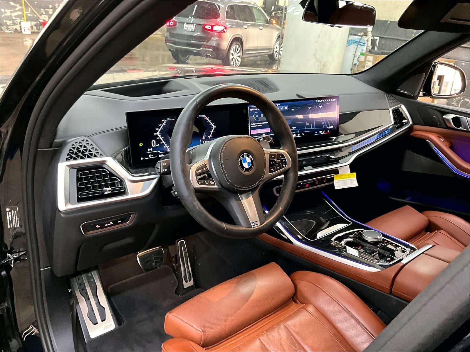 Used 2024 BMW X7 xDrive40i w/ M Sport Package AWD/4WD image 16