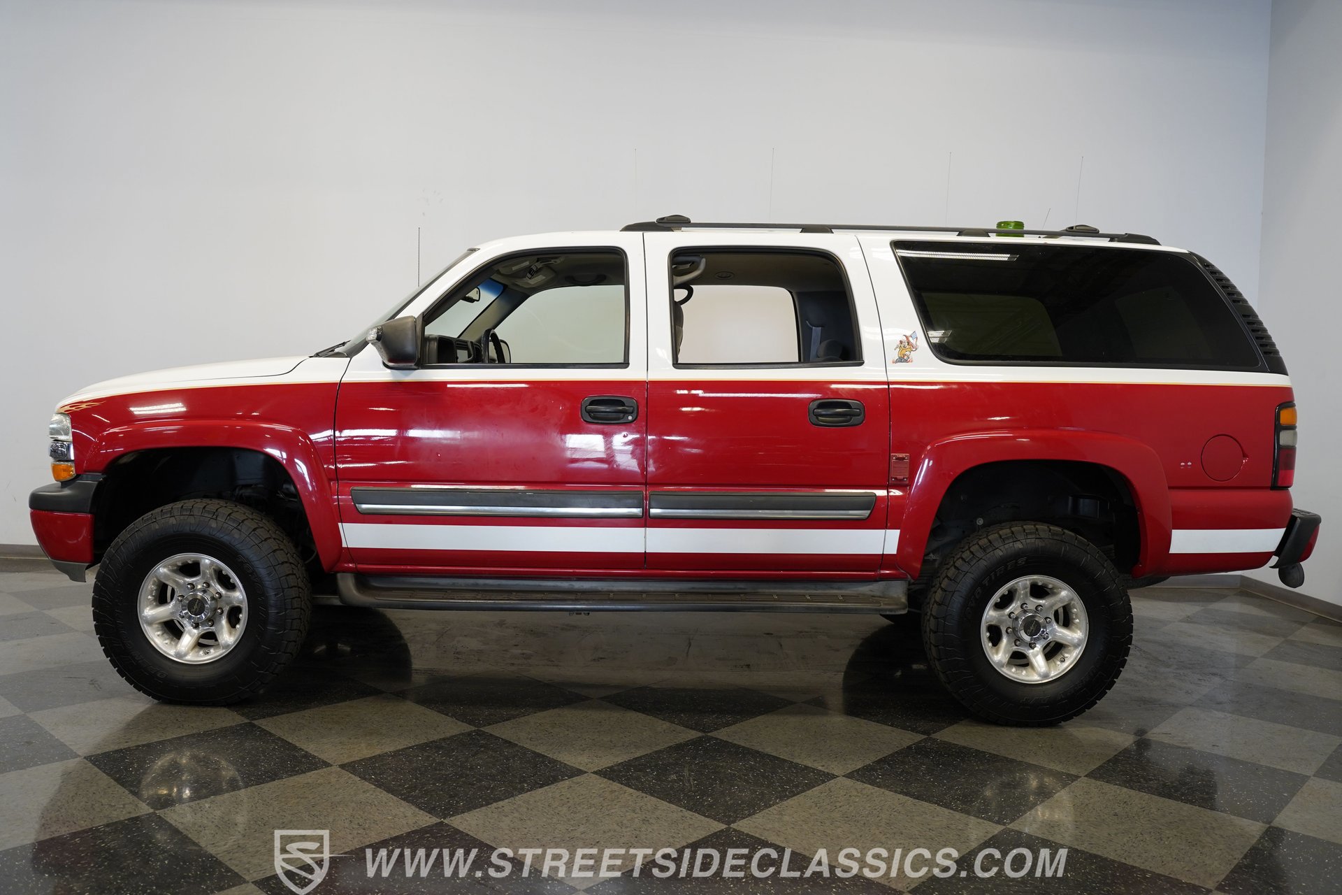 Used 2004 Chevrolet Suburban 2500 AWD/4WD image 8