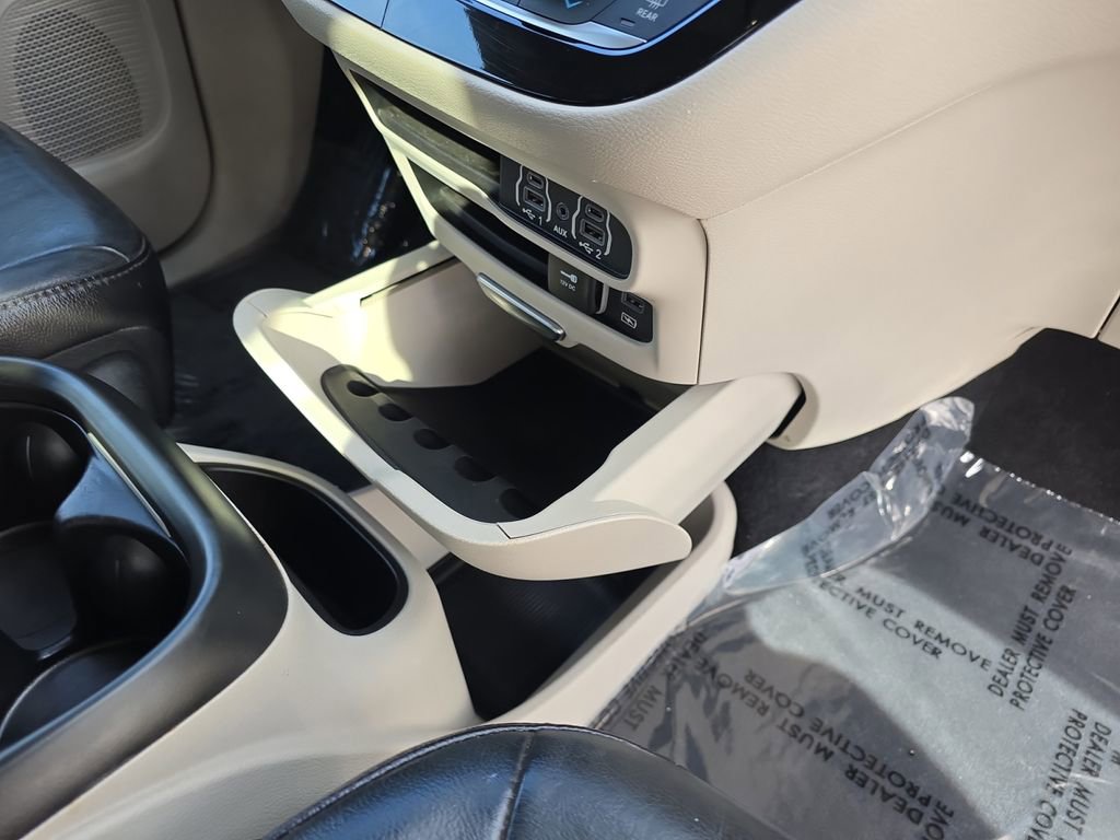 Used 2022 Chrysler Pacifica Touring-L image 18