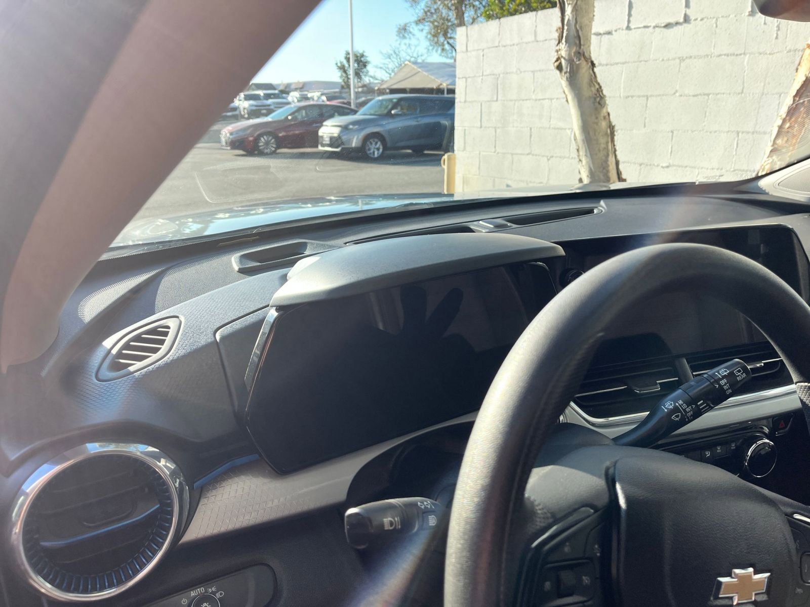 Used 2025 Chevrolet Trax LT FWD image 35