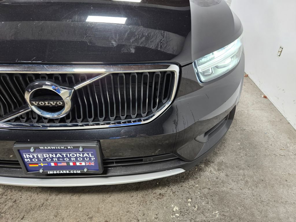 Used 2019 Volvo XC40 T5 Momentum image 6