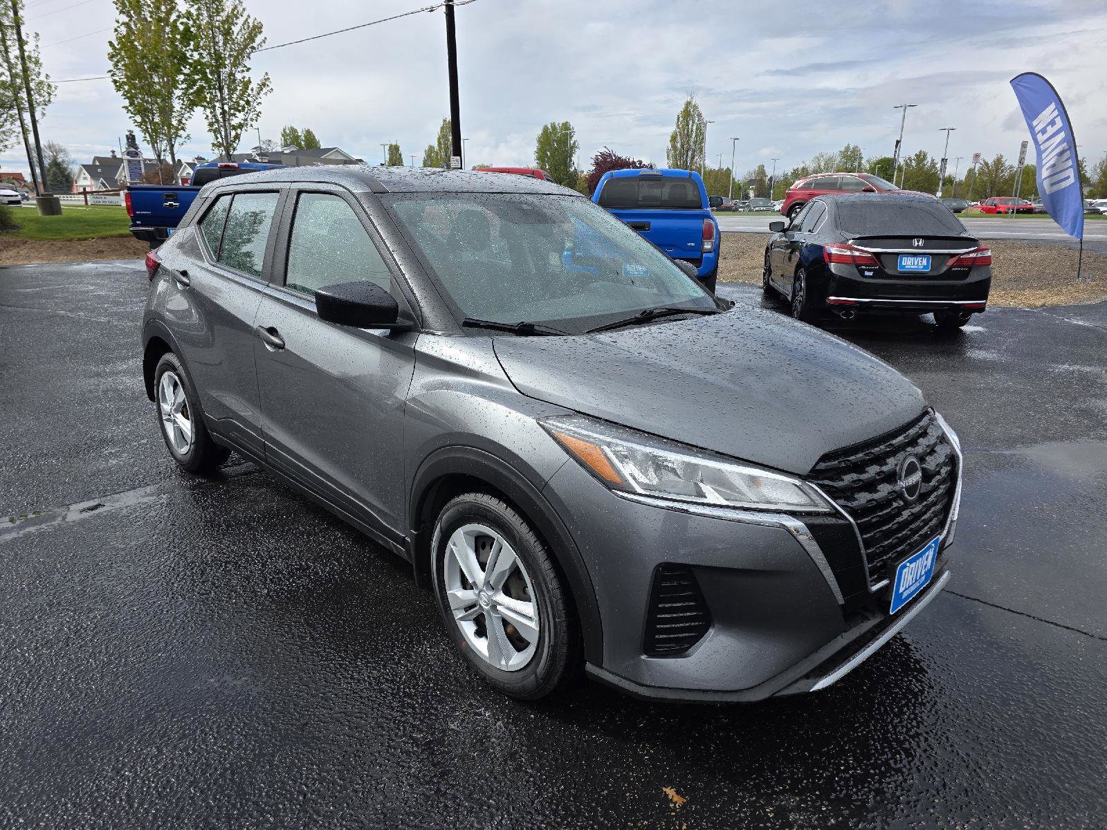 Used 2022 Nissan Kicks S image 2