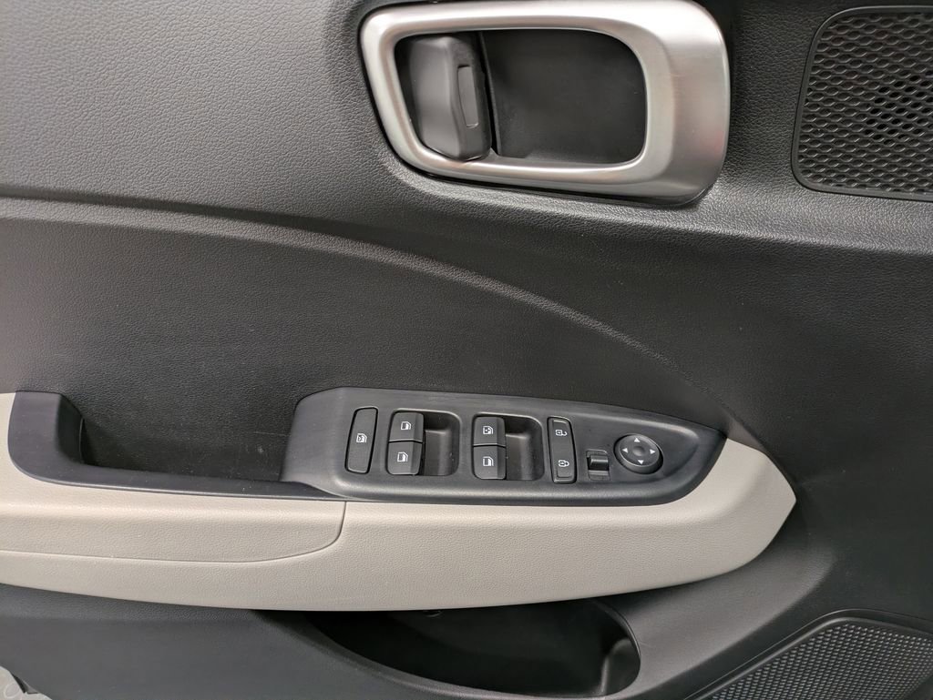 Used 2021 Hyundai Venue SEL w/ Premium Package image 10