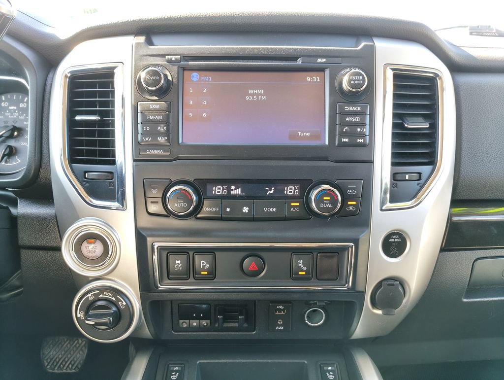 Used 2017 Nissan Titan SV AWD/4WD image 3