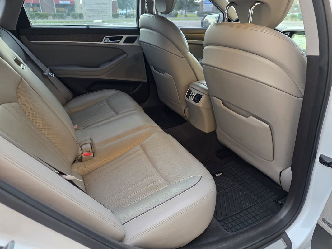 Used 2015 Hyundai Genesis 3.8 w/ Option Group 04 image 27